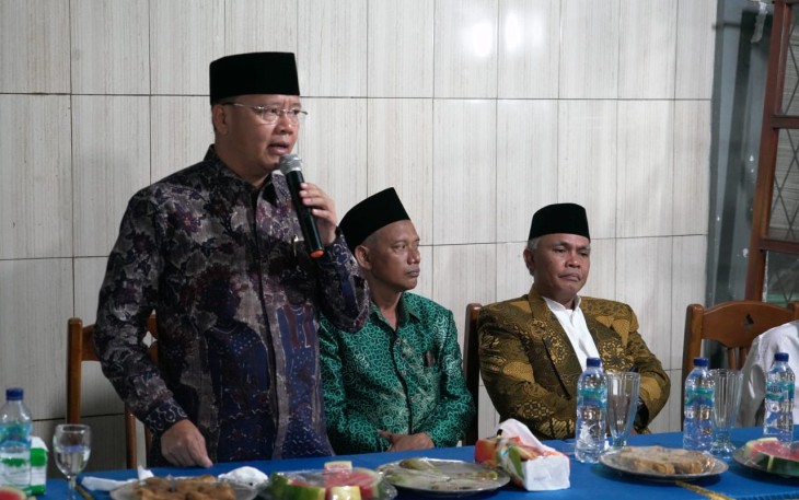 Rohidin Mersyah saat bertemu warga