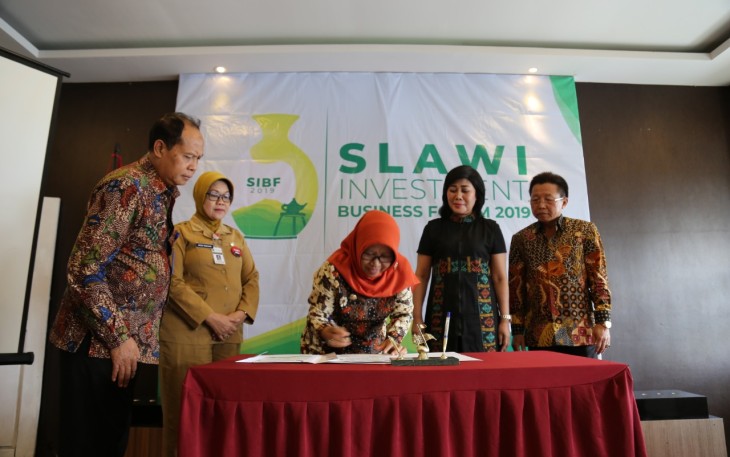 Proses penandatanganan perjanjian antara Bupati Tegal dan Investor