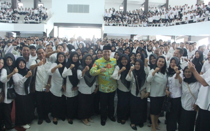 Gubernur Bengkulu Rohidin Mersyah Foto Bersama