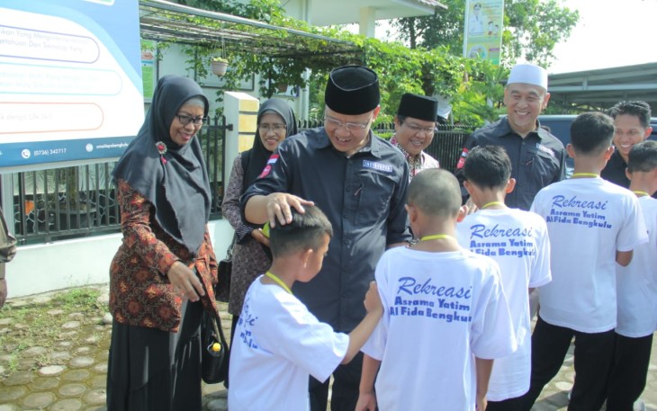 Gubernur Bengkulu Rohidin Mersyah Lepas Rekreasi Anak Yatim Al Fida