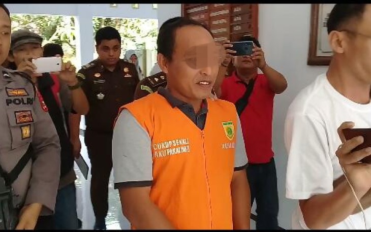Tersangka HS saat akan dibawa ke Rutan Malabero Bengkulu