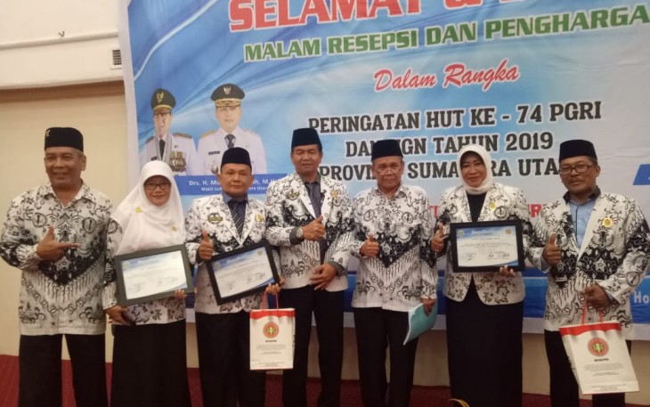 Pengurus PGRI Labuhanbatu Mendapatkan Penghargaan Dari Gubernur Sumatera Utara 