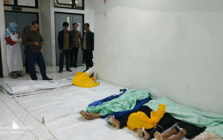 para korban saat di bawa ke RS Besemah