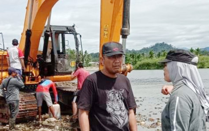 Alat berat Dinas PUPR Provinsi Bengkulu didatangkan ke lokasi guna memperlancar itake saluran irigasi Bendungan Selepah