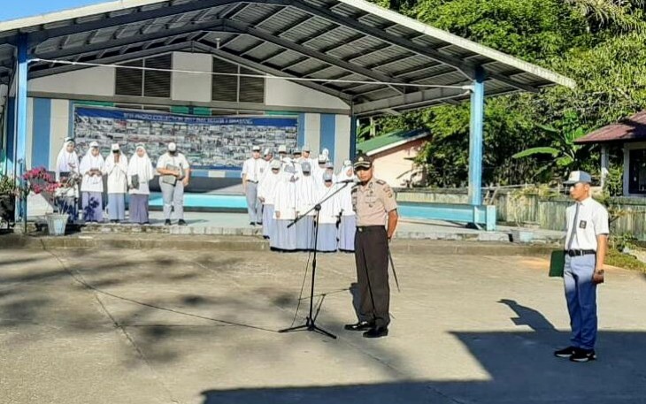 Kapolres Simeulue Jadi Inspektur Upacara Di SMAN 1 Simeulue Timur