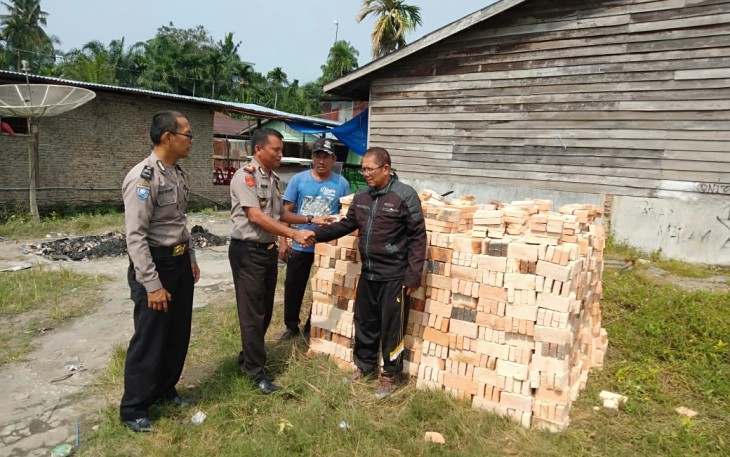 Penyerahan bantuan 