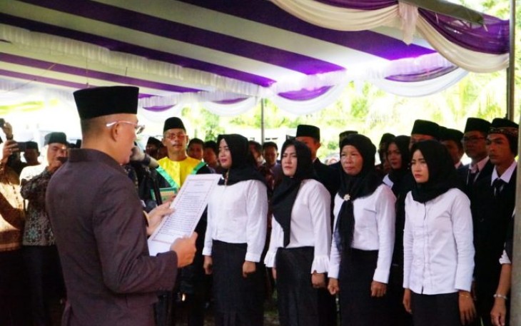 Bupati Bengkulu Selatan Gusnan Mulyadi Lantik 50 Anggota Badan Permusyawaratan Desa se Kecamatan Bunga Mas 