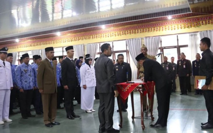 Bupati Lampung Barat Parosil Mabsus Mutasi Pejabat Eselon di Lingkungan Pemda Lambar 
