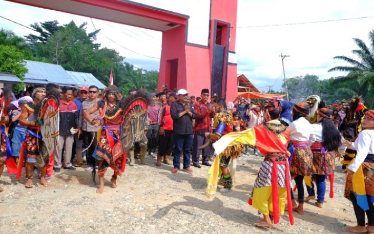 Bupati Bengkulu Utara Mian Dalam Kunjungan Daerah Disambut Tarian Kuda Lumping 