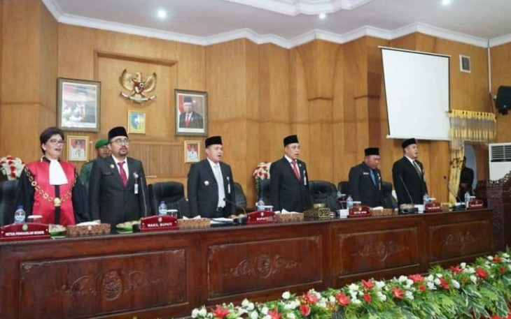 Ketua Pengadilan Negeri (PN) Kelas I-B Kisaran Dr. Ulina Marbun SH, MH Sebelum Melantik Pimpinan DPRD Kabupaten Batu Bara Defenitif Periode 2019-2024.