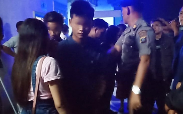 7 pasangan mesum saat dibawa ke Mapolres Batu Bara