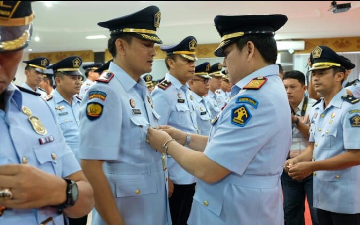 Kepala kantor wilayah Lampung Nofli mengambil sumpah dan melantik pejabat