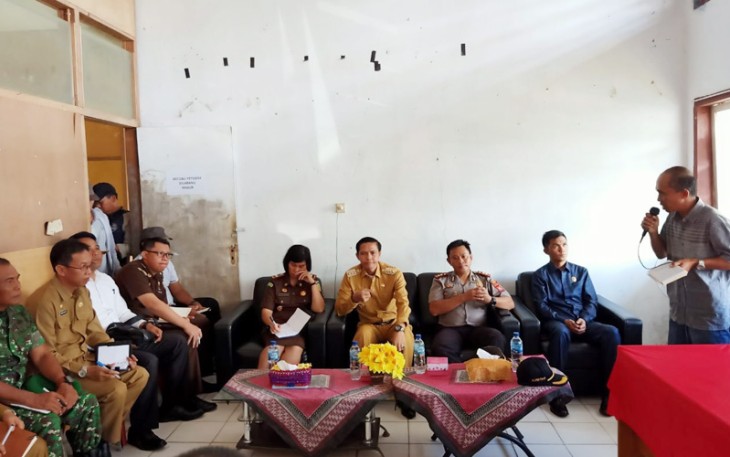 Musyawarah bersama di kantor Camat Kinal