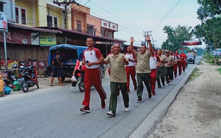 Polsek Bilah Hilir dan Koramil 09 Negeri Lama Tetap Jaga Senergitas Apel Pagi dan Olahraga Bersama