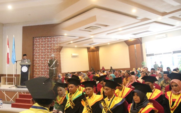 Wisuda Angkatan Pertama Politeknik Baja Tegal