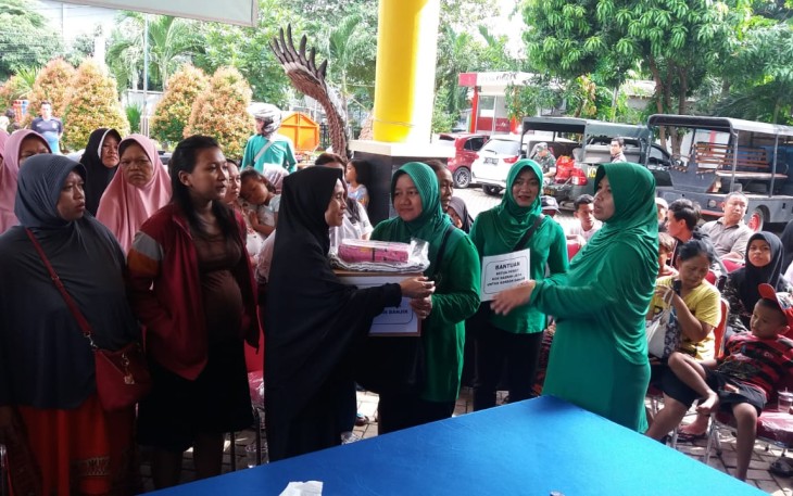 Baksos Persit Kartika Chandra Kirana Daerah Jaya untuk Korban Banjir Pondok Bambu Jaktim