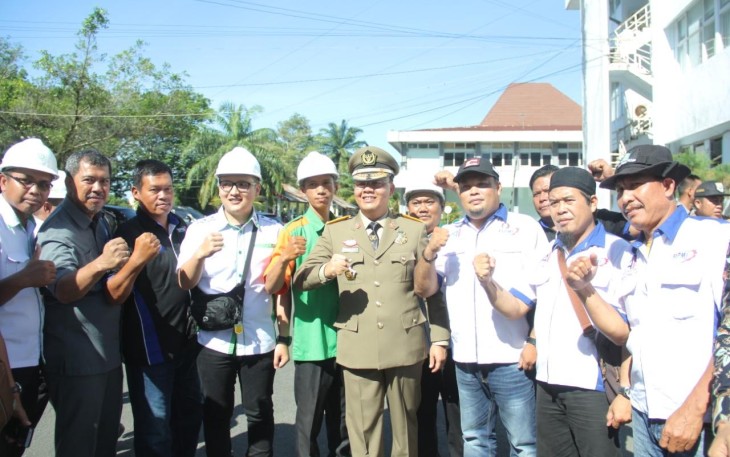 Foto bersama usai upacara peringatan 