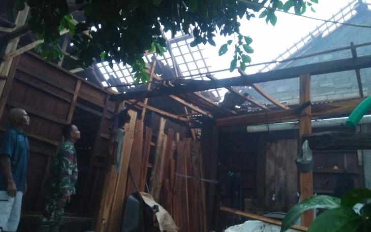 beberapa rumah tampak rusak pasca kejadian