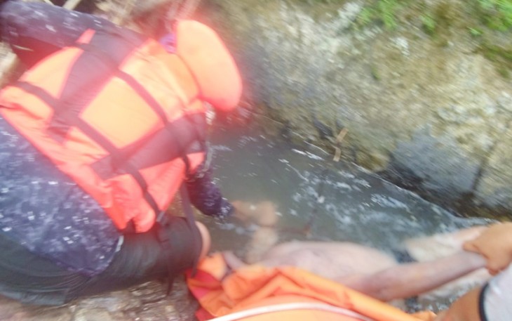 Korban Hanyut NA pasca ditemukan tewas tersangkut kayu