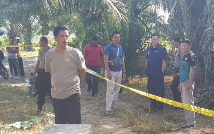 Polisi saat melakukan Olah TKP