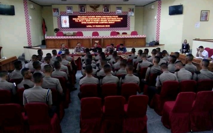 Ketua DPRD Lambar Terima Siswa Diktukba Polri