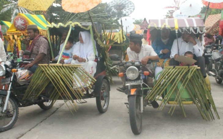 Rombongan Pasangan Nikah Massal