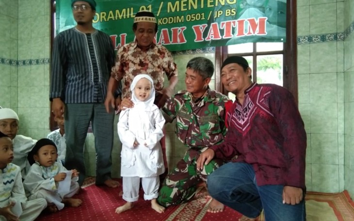 Koramil 01/Menteng Beri Santunan ke Anak Yatim