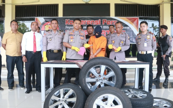 Polres Batang saat Ekpose Tersangka dan Barang Bukti