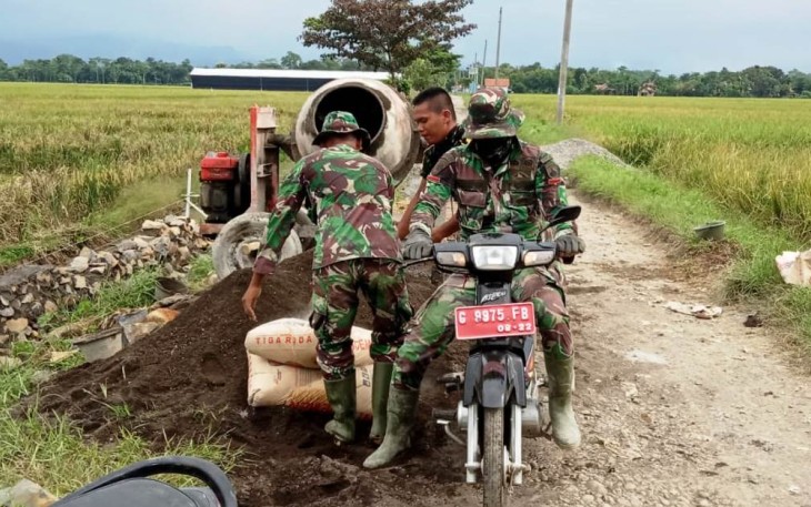 ''Sehari Harus Langsir 20 Sak Semen di Pembangunan Talud TMMD''