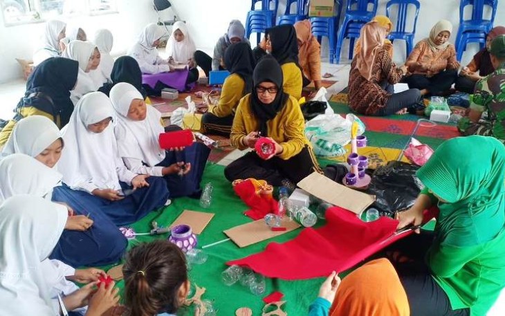 Persit Pekalongan Gelar Pelatihan Pemanfaatan Sampah Plastik