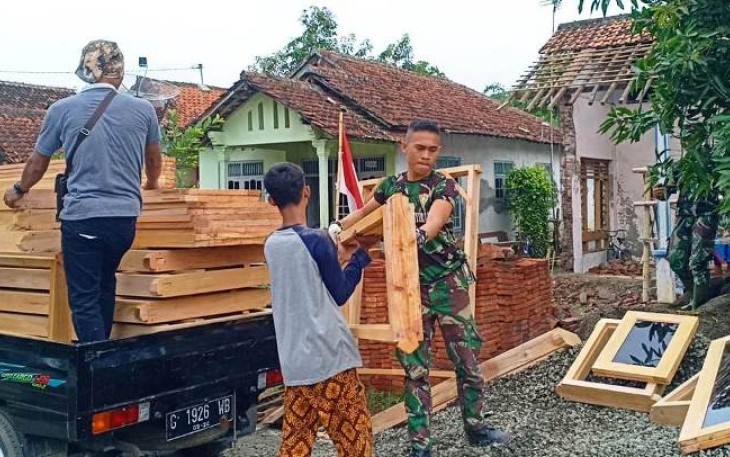 Rehab RTLH TMMD Reguler Pekalongan Ganti Semua Kusen