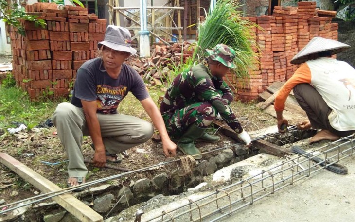 TNI Ini Merangkai Besi