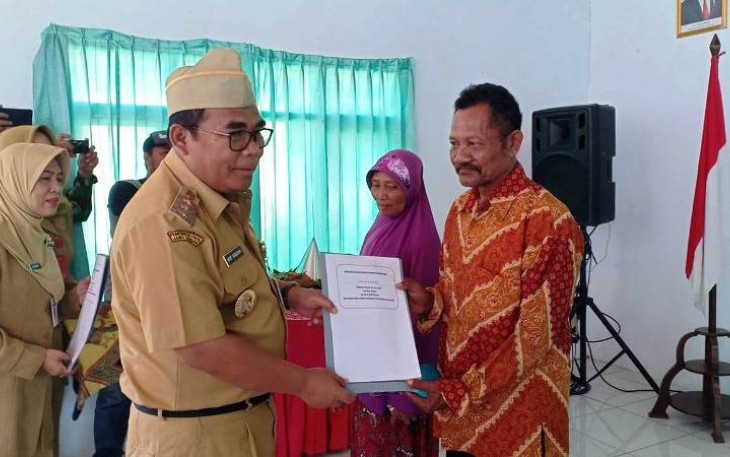 Warga Sasaran TMMD Reguler Dapat Santunan Kematian Dari Bupati Pekalongan