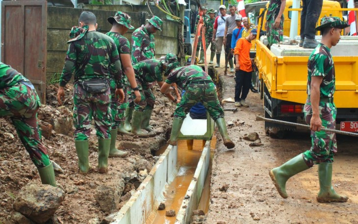 Pembuatan Drainase RW01 Jatimulya Dipastikan Tepat Waktu Selesai