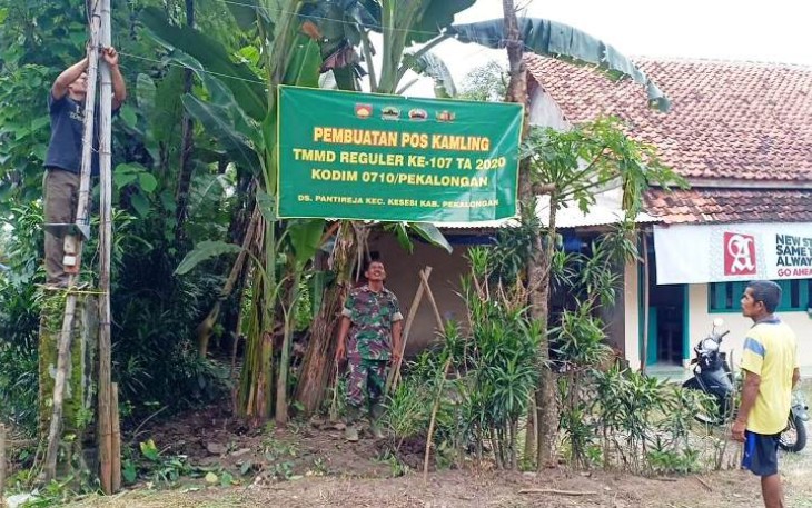 TNI Pekalongan Bangun Pos Jaga di Perbatasan Desa Pantirejo-Sidosari