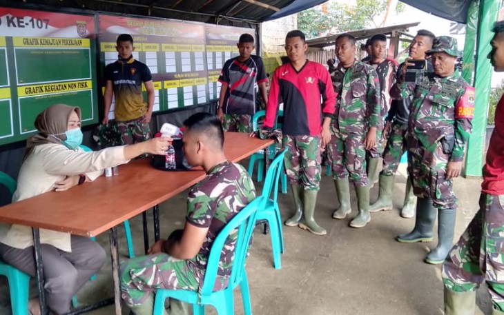 Tim Kesehatan Pantau Kesehatan Anggota Satgas TMMD Kodim 0508 /Depok