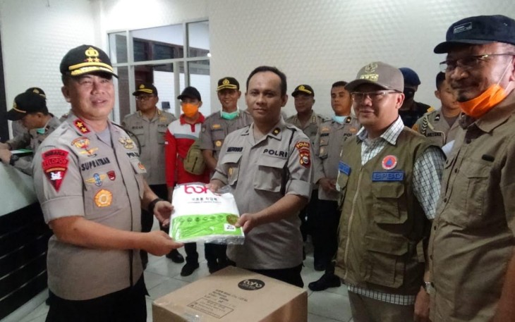 Kapolda Bengkulu Serahkan APD untuk Tenaga Medis RS Kota Bengkulu 