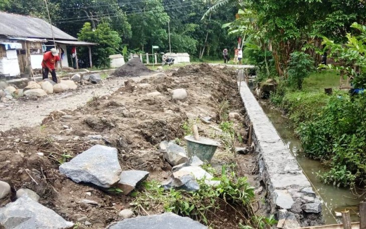 Pembangunan Talud Tampak Hasil
