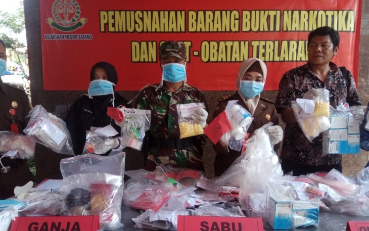 Kejari Batang Musnahkan Barang Bukti Narkotika dan Obat-Obatan Terlarang 