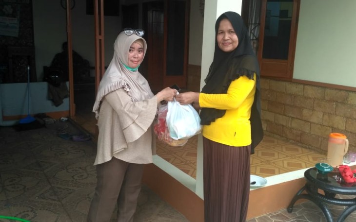 Pemilik Toko Snack Ini Sukarela Bantu Satgas TMMD Kodim 0508/Depok