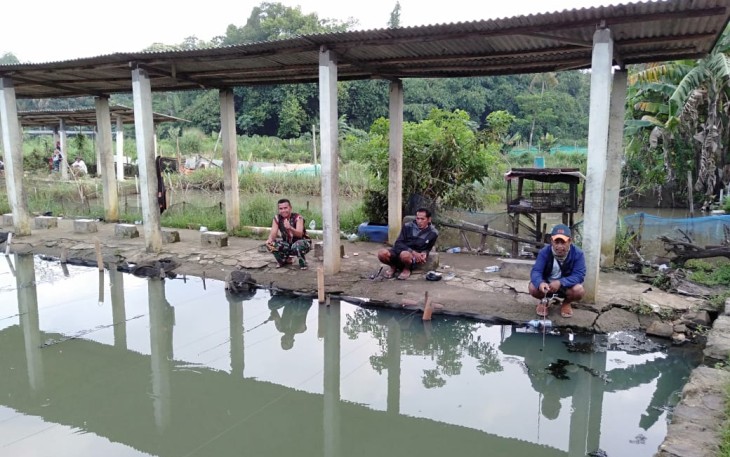 Satunya Satgas TMMD 107 Kodim Depok Mancing Bareng Warga