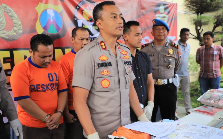 Kapolres Kediri saat gelar konferensi pers tersangka dan barang bukti