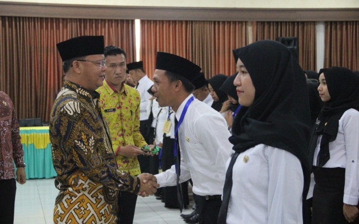 Gubernur Rohidin saat menghadiri Latsar CPNS Kaur