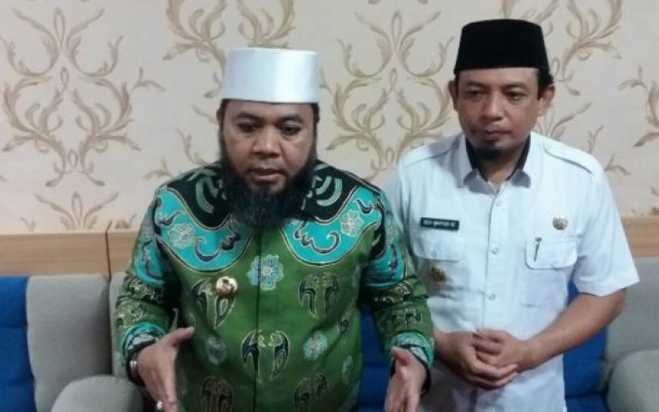 Wali Kota Bengkulu Helmi Hasan di Dampingi Wakil Wali Kota Bengkulu Dedy Wahyudi Saat Memberikan Penjelasan  