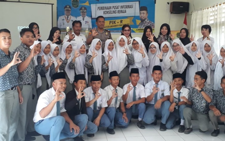Puluhan pelajar di MAN 1 Labura dan SMA 1 Aek Kuo 