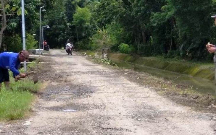 Pengaspalan Jalan TMMD Reguler Pekalongan di Pantirejo Profesional