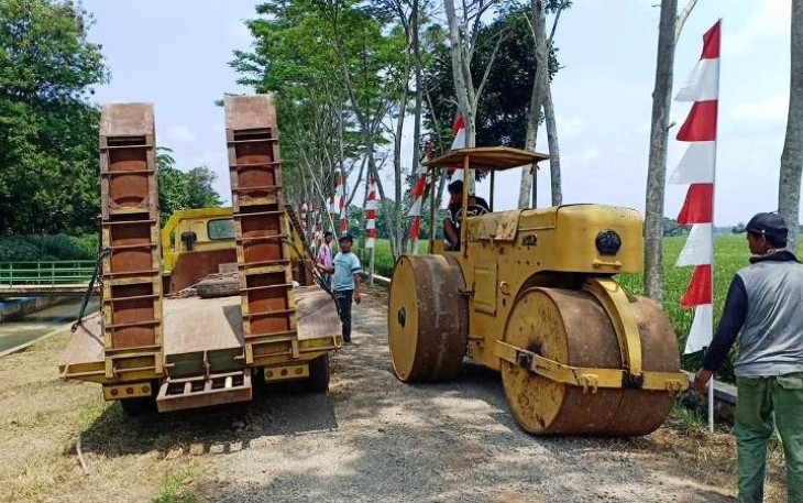 Pengaspalan Jalan TMMD Reguler Pekalongan Alat Berat Didatangkan