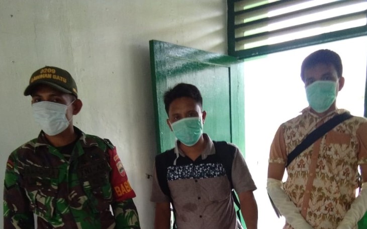 Kantor Koramil 02/TL Disemprot Disinfektan Cegah Virus Corona