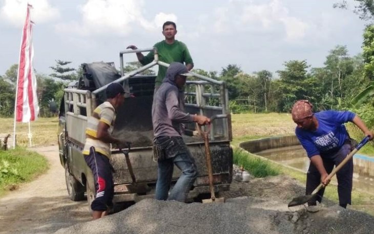 Material Jalan TMMD Reguler Pekalongan Jumlah Besar Terus Didatangkan