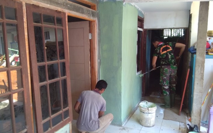 Rumah Nyai Marni Diperbaiki Satgas TMMD ke 107 Sudah 62 Persen